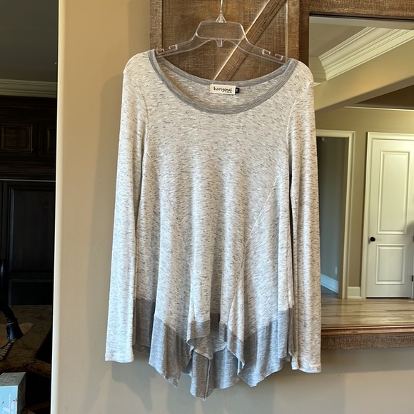 B Original Heather Gray Speckled Top Flowy Ruffle Hem Womens Medium - Picture 6 of 11